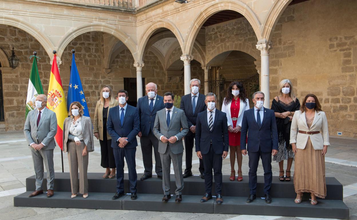 El Consejo de Gobierno reunido en el antiguo Hospital de Santiago, joya renacentista de Úbeda. 