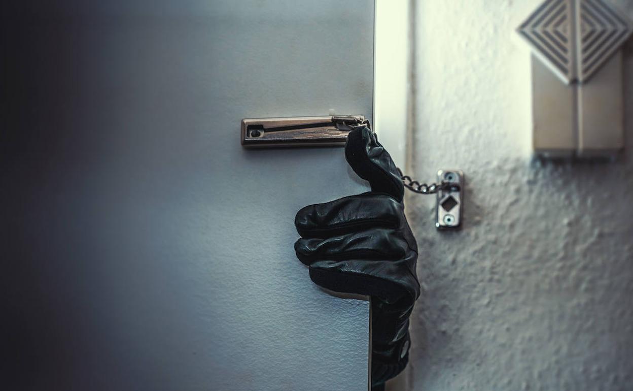 La Guardia Civil de Granada detiene a dos individuos por robar en una vivienda de Dúrcal