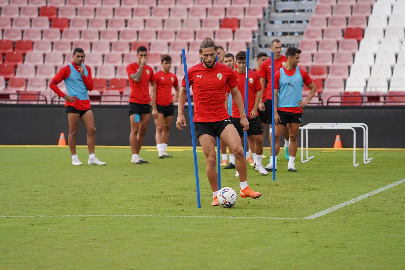Los rojiblancos viajan a Lugo con 22 jugadores; Pedro Mendes, en la imagen, se estrena. 