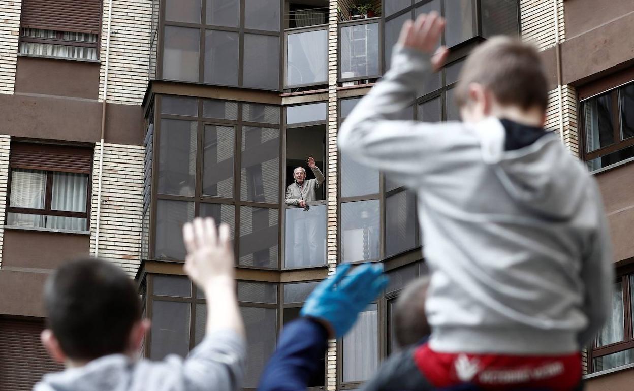 ¿Puedo ir a visitar a mis padres en Andalucía con la limitación de personas en las reuniones?