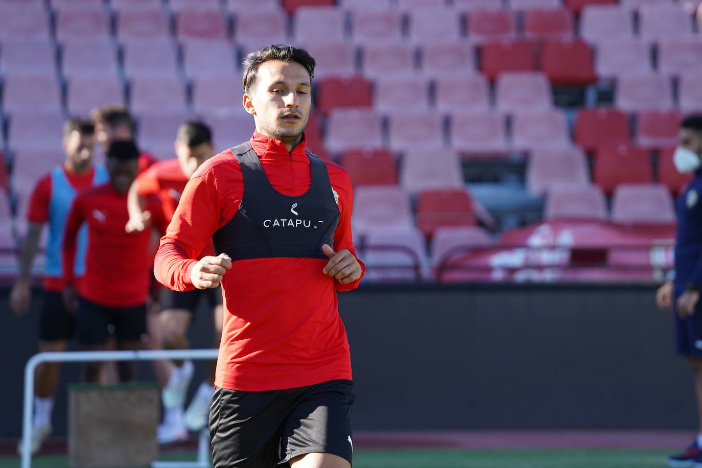 Fotos: Los rojiblancos esperan dar un salto más tras lo hecho en Lugo ante un Sporting fuerte