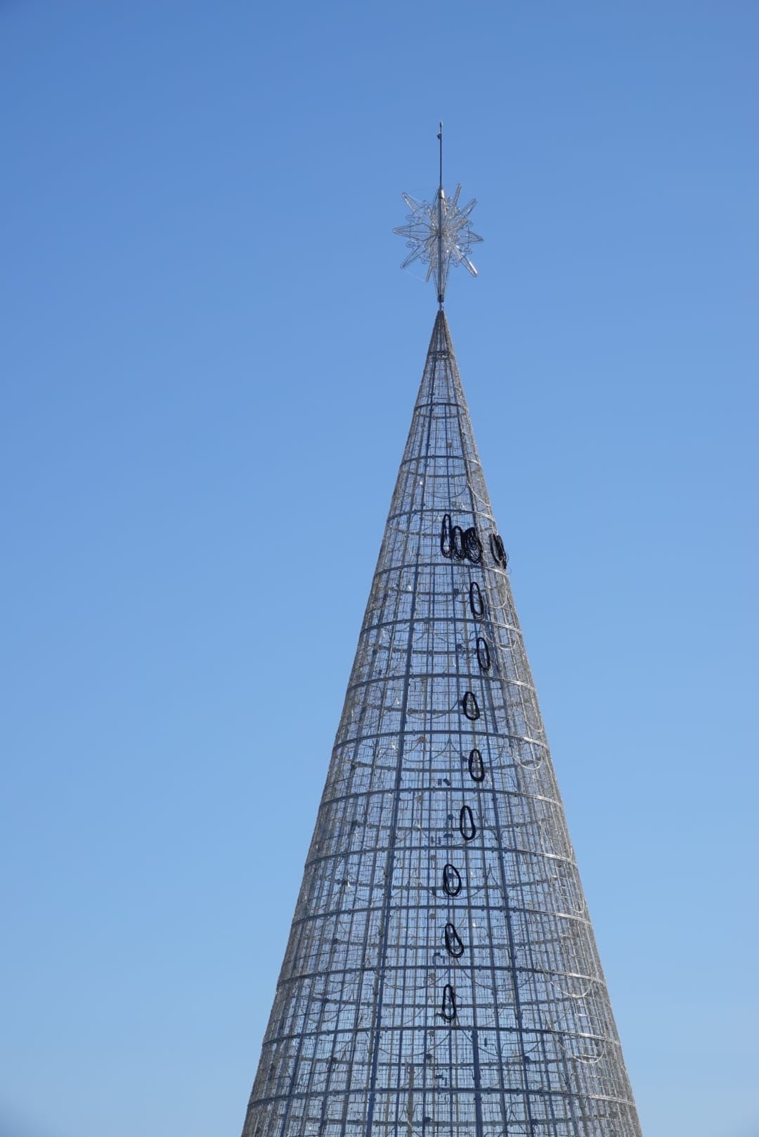 El centro comercial ya ha instalado su clásico árbol en el exterior del centro comercial 