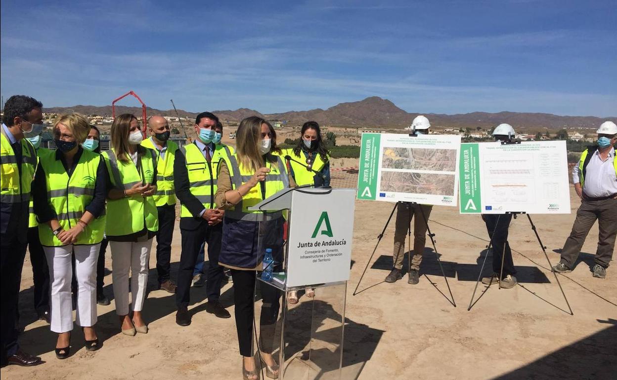 Carazo, esta mañana, durante la visita a las obras. 
