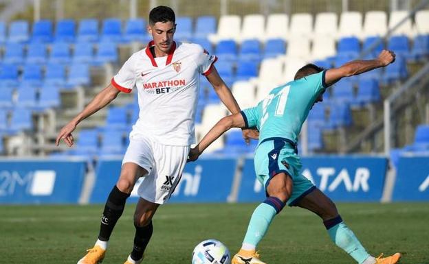 Carlos Fernández: Gran parte del granadinismo ha fantaseado con su regreso esta temporada, pero su gran papel en el conjunto rojiblanco durante el pasado curso (con 13 goles en 40 partidos) le ha permitido pelear por un puesto en el Sevilla.