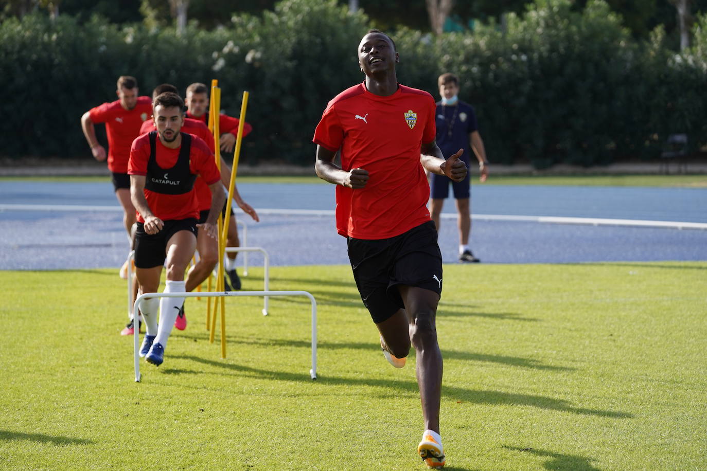 Fotos: El Almería trabaja con la vista puesta en Logroño
