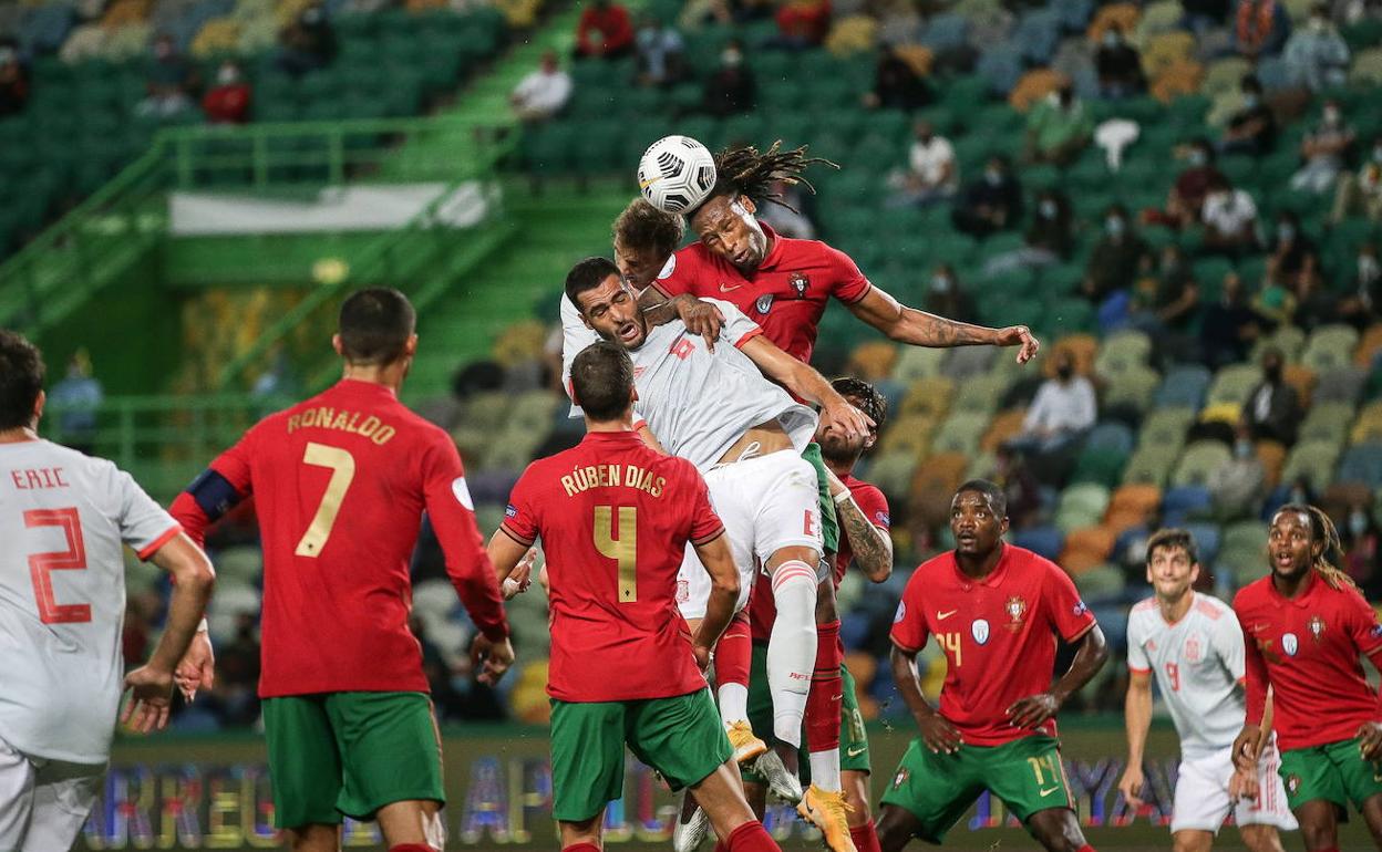 El encuentro del miércoles entre Portugal y España tuvo algo de público en las gradas del estadio José Alvalade 