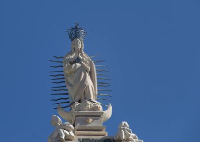 Imagen secundaria 1 - Monumento a la Inmaculada en el Triunfo.
