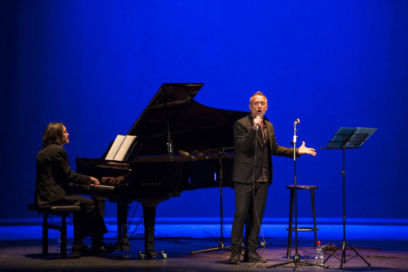 Gonzalo Benavides, en pleno homenaje a Carlos Cano.