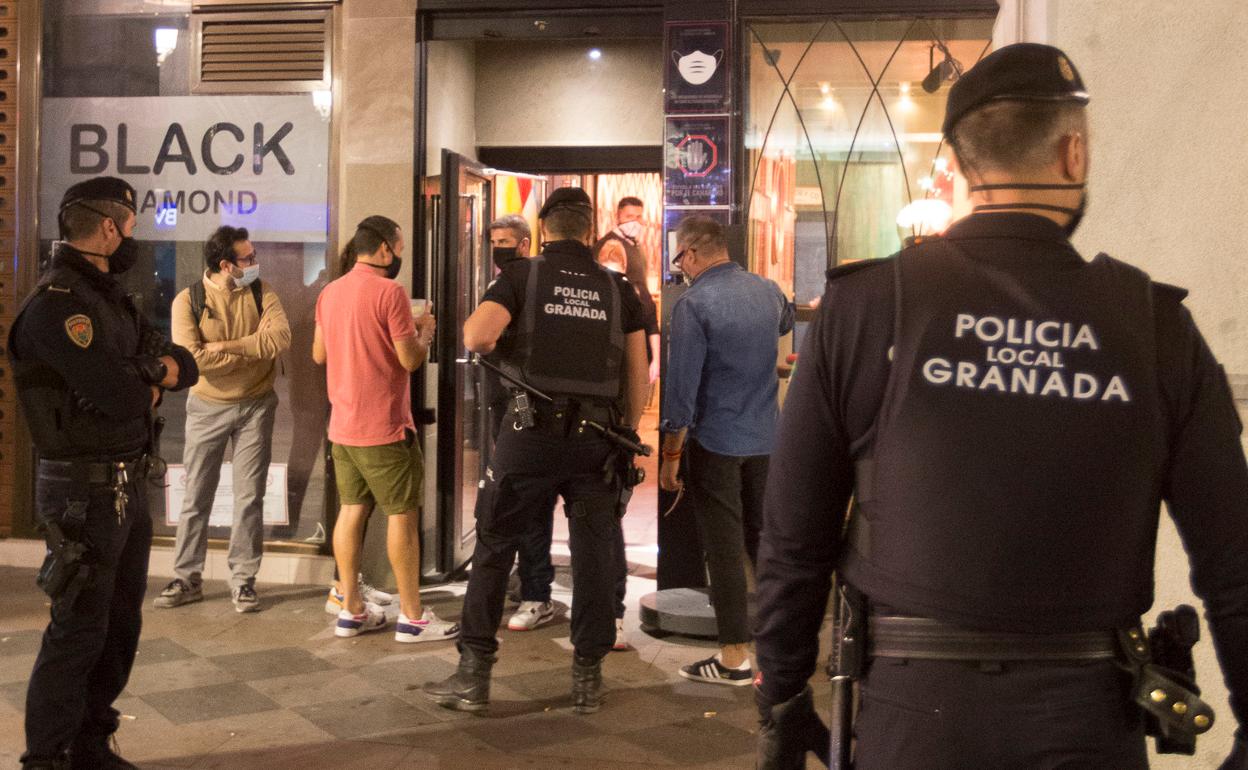 La Junta de Andalucía decide este martes si cierra Granada