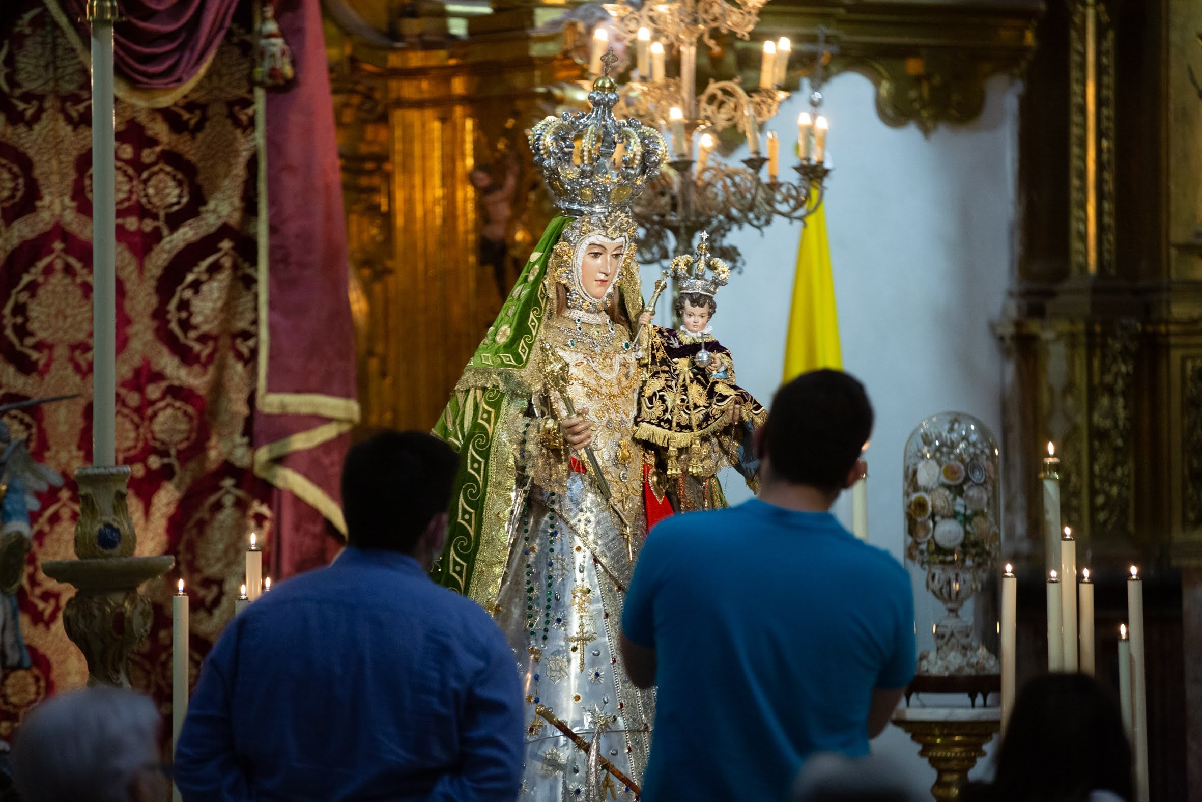 Durante toda la jornada del lunes se ha podido venerar a la Virgen del Rosario en el interior del templo dominico del Realejo