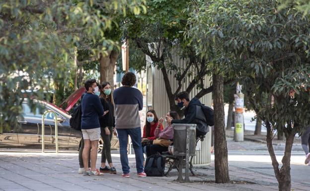 Sindicatos sostienen que se utiliza a los estudiantes de Granada «como chivo expiatorio» por el aumento de contagios