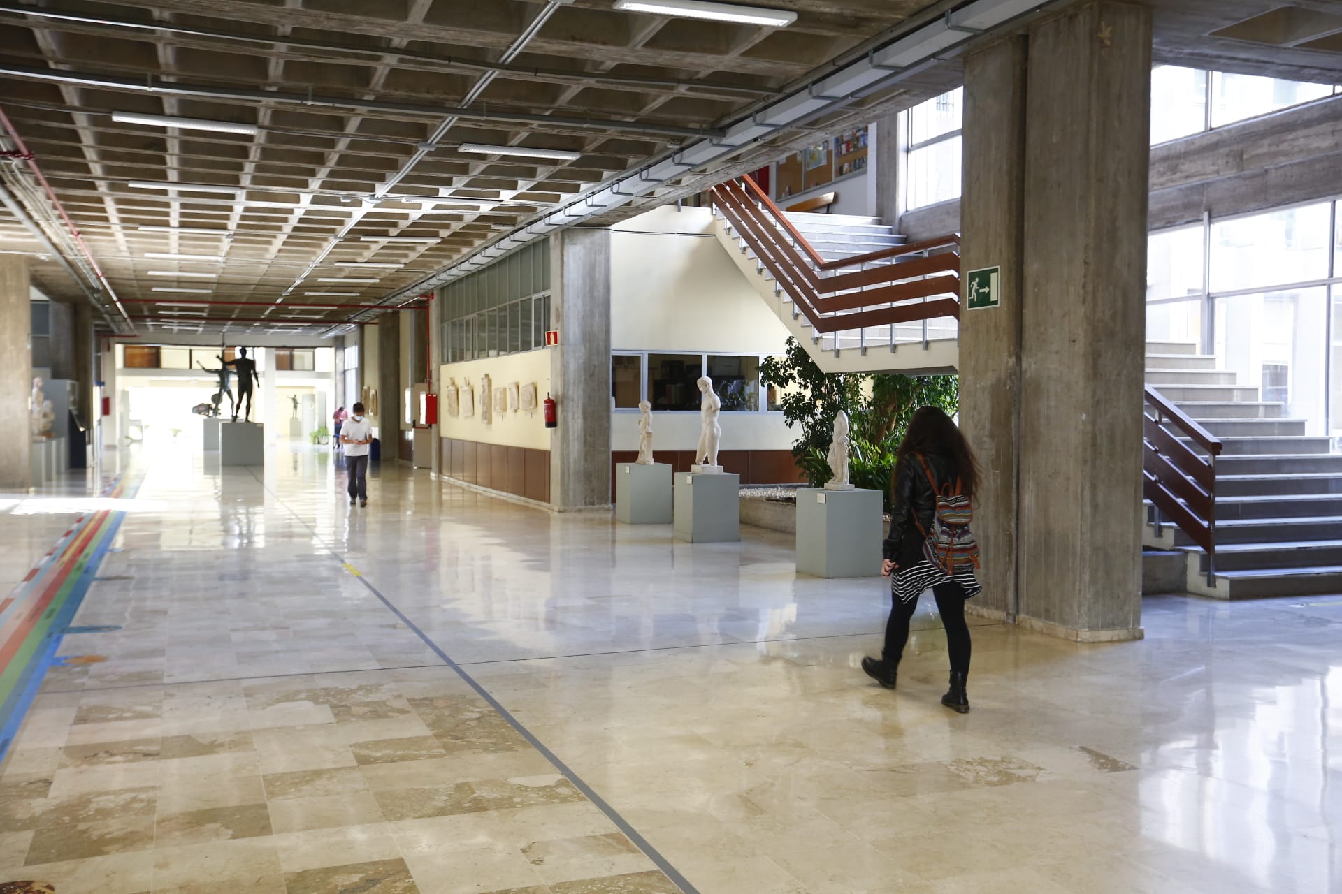 Aulas y pasillos vacíos en las facultades de la Universidad de Granada