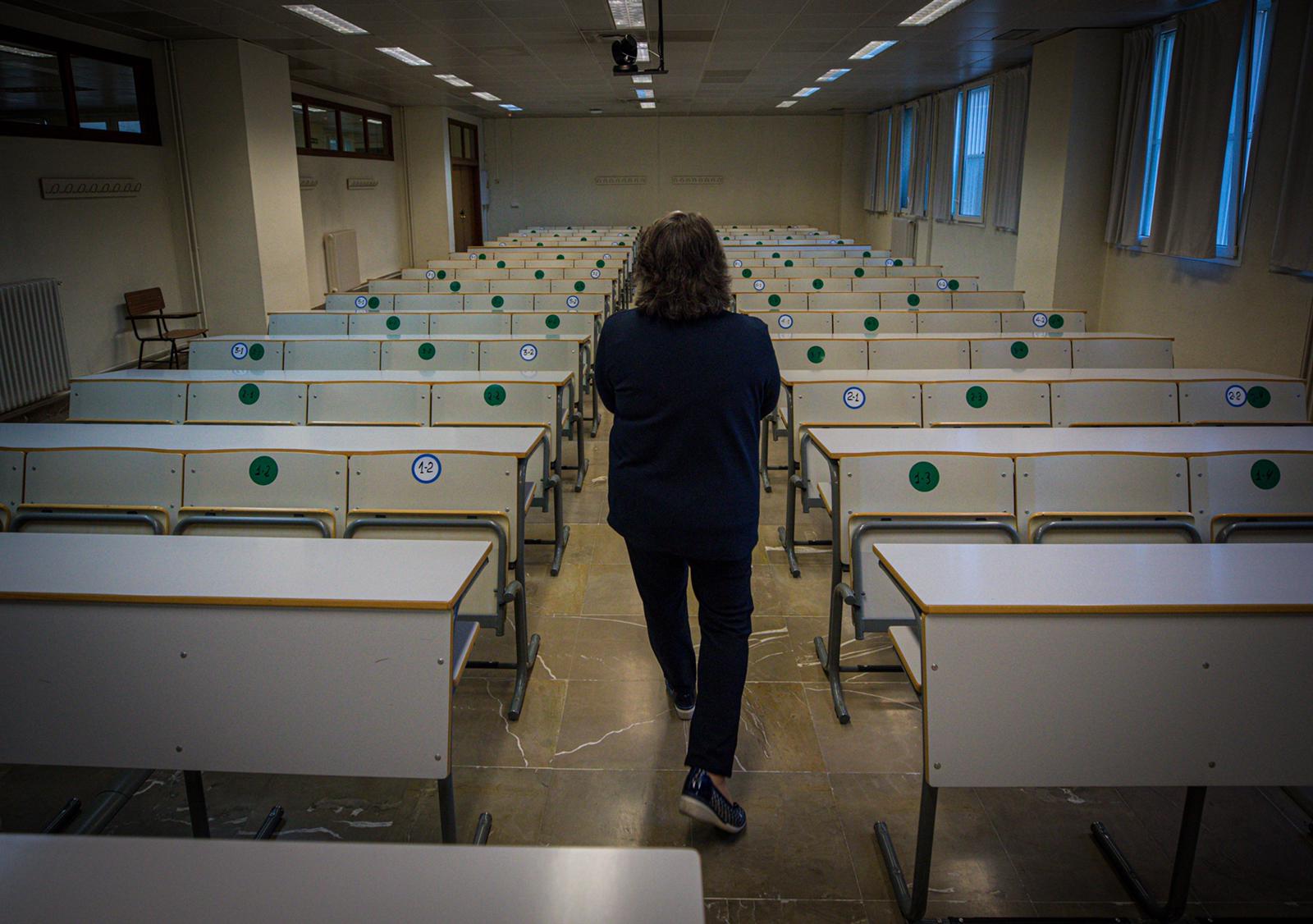 Aulas y pasillos vacíos en las facultades de la Universidad de Granada