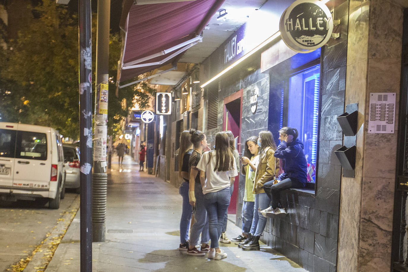 No hubo aglomeraciones en la calle ni establecimientos abiertos más allá de la hora permitida, pero sí reuniones en los pisos tras el cierre de los locales