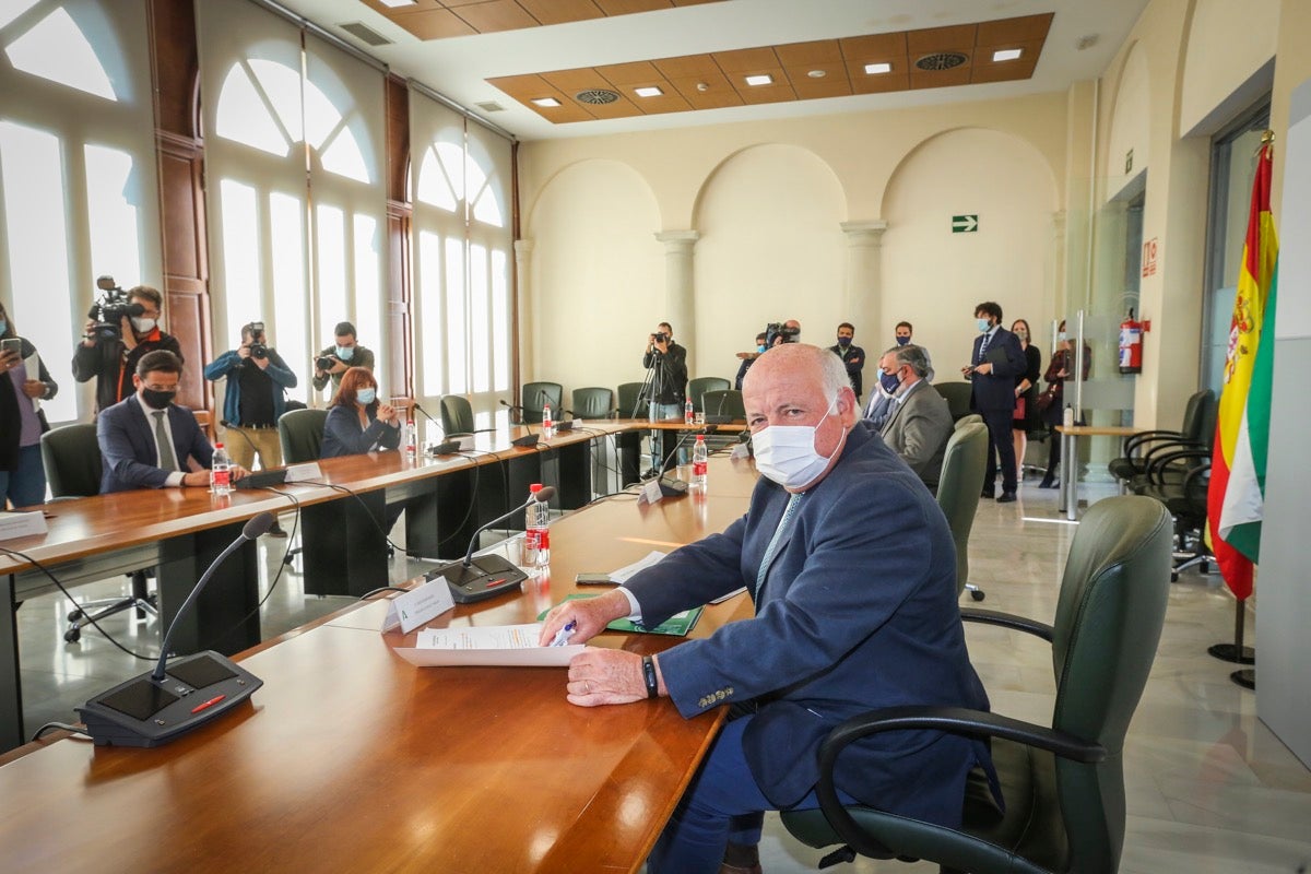 Reunión en La Normal con el consejero de Salud para decidir nuevas medidas en Granada