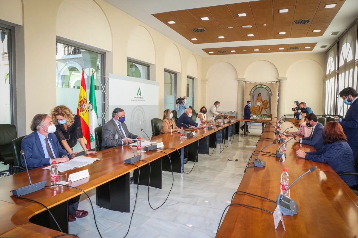 Reunión en La Normal con el consejero de Salud para decidir nuevas medidas en Granada