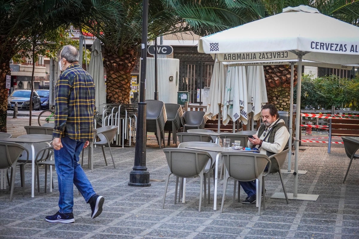 Ambiente en las calles de Granada este sábado