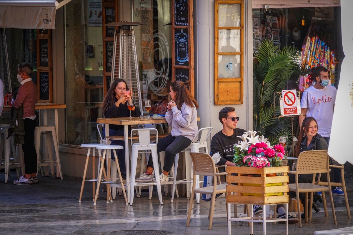 Ambiente en las calles de Granada este sábado