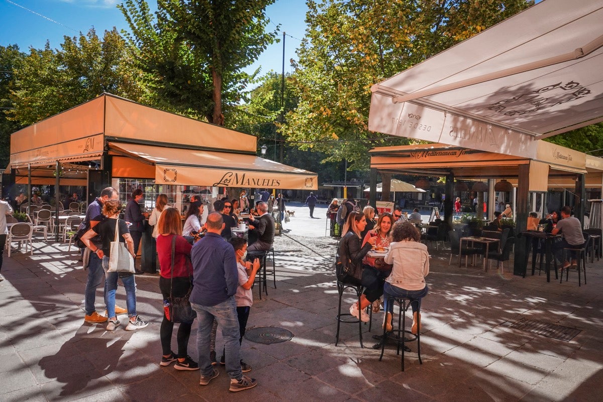 Ambiente en las calles de Granada este sábado