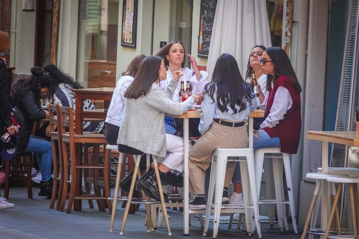 Ambiente en las calles de Granada este sábado