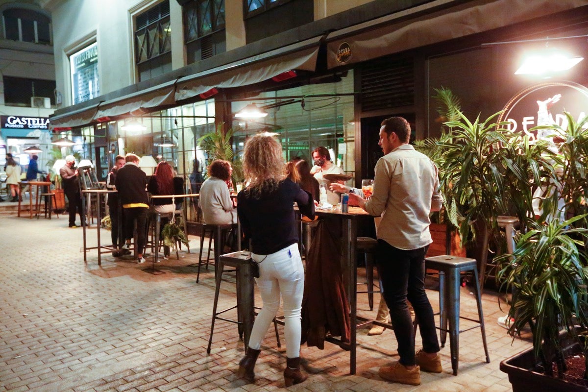 Fotos: Los locales del Centro cumplen con la norma de manera estricta