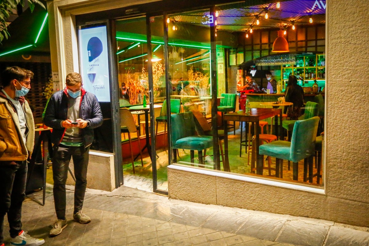 Fotos: Los locales del Centro cumplen con la norma de manera estricta