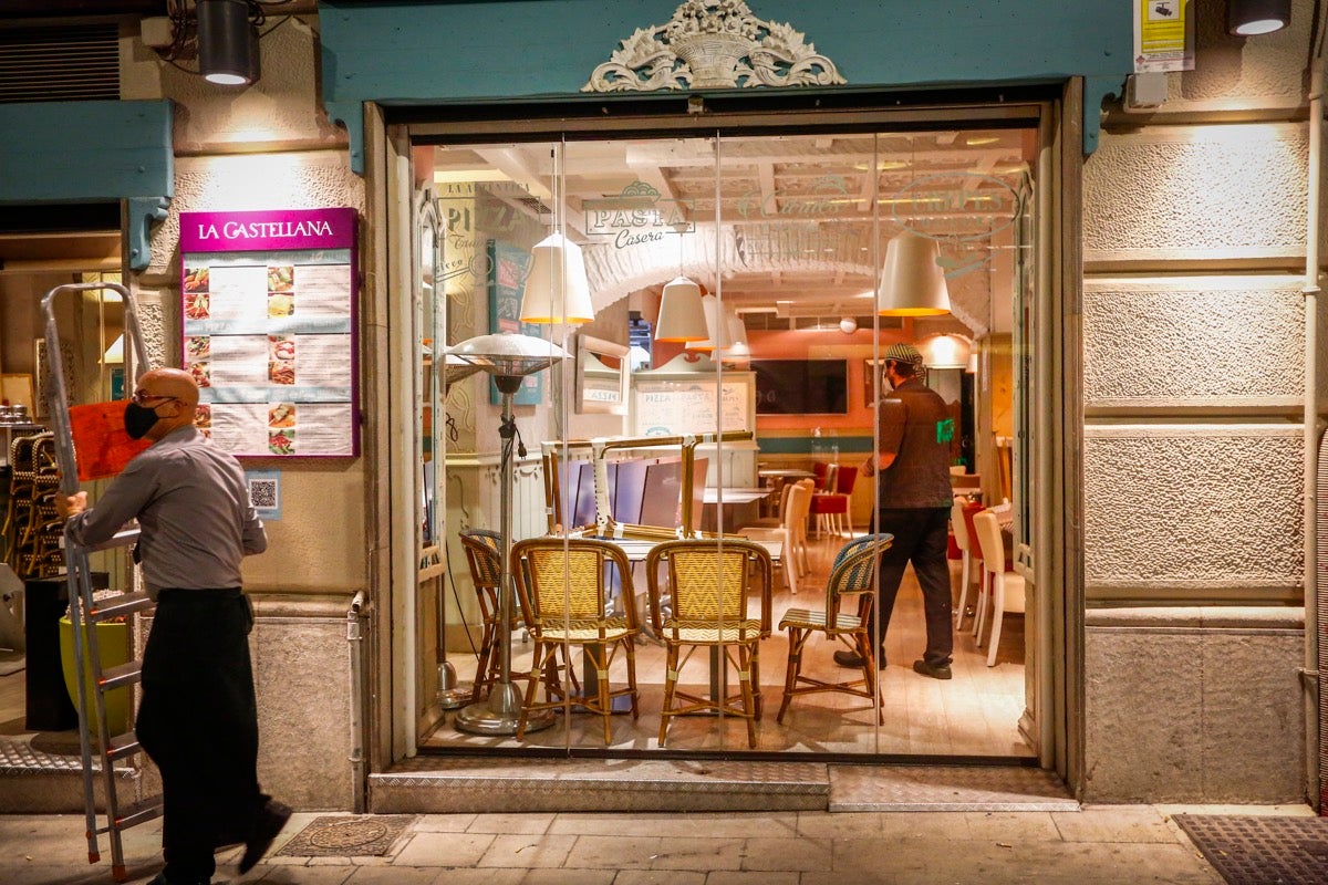 Fotos: Los locales del Centro cumplen con la norma de manera estricta