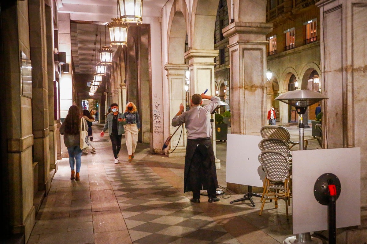 Fotos: Los locales del Centro cumplen con la norma de manera estricta