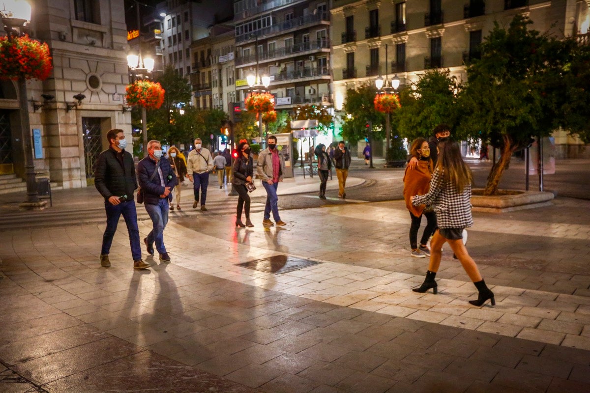 Fotos: Los locales del Centro cumplen con la norma de manera estricta