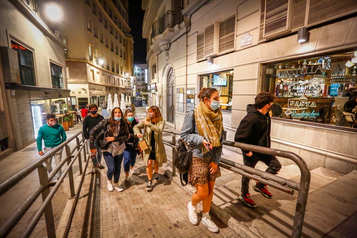 Fotos: Los locales del Centro cumplen con la norma de manera estricta