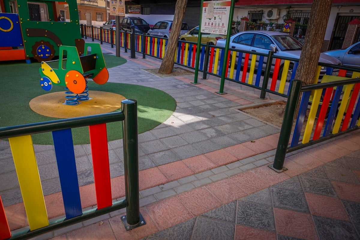 Fotos: La frontera Covid es la barra de un bar: en Armilla no se puede entrar a las tabernas y en Padul, sí