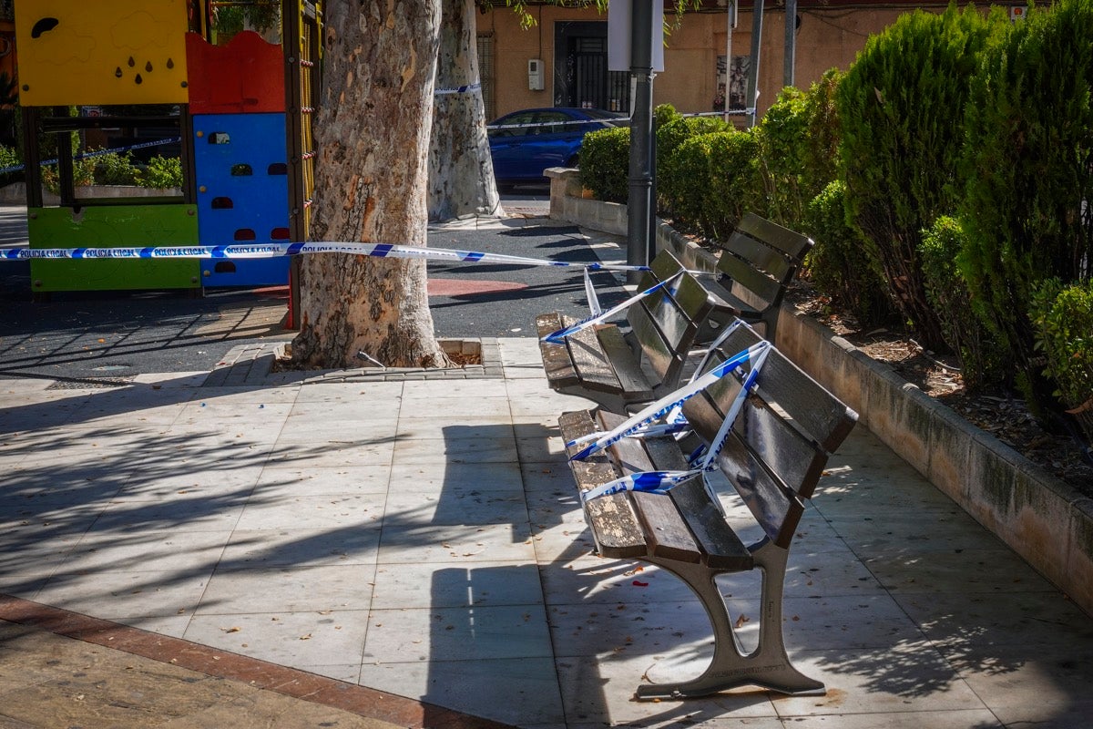 Fotos: La frontera Covid es la barra de un bar: en Armilla no se puede entrar a las tabernas y en Padul, sí