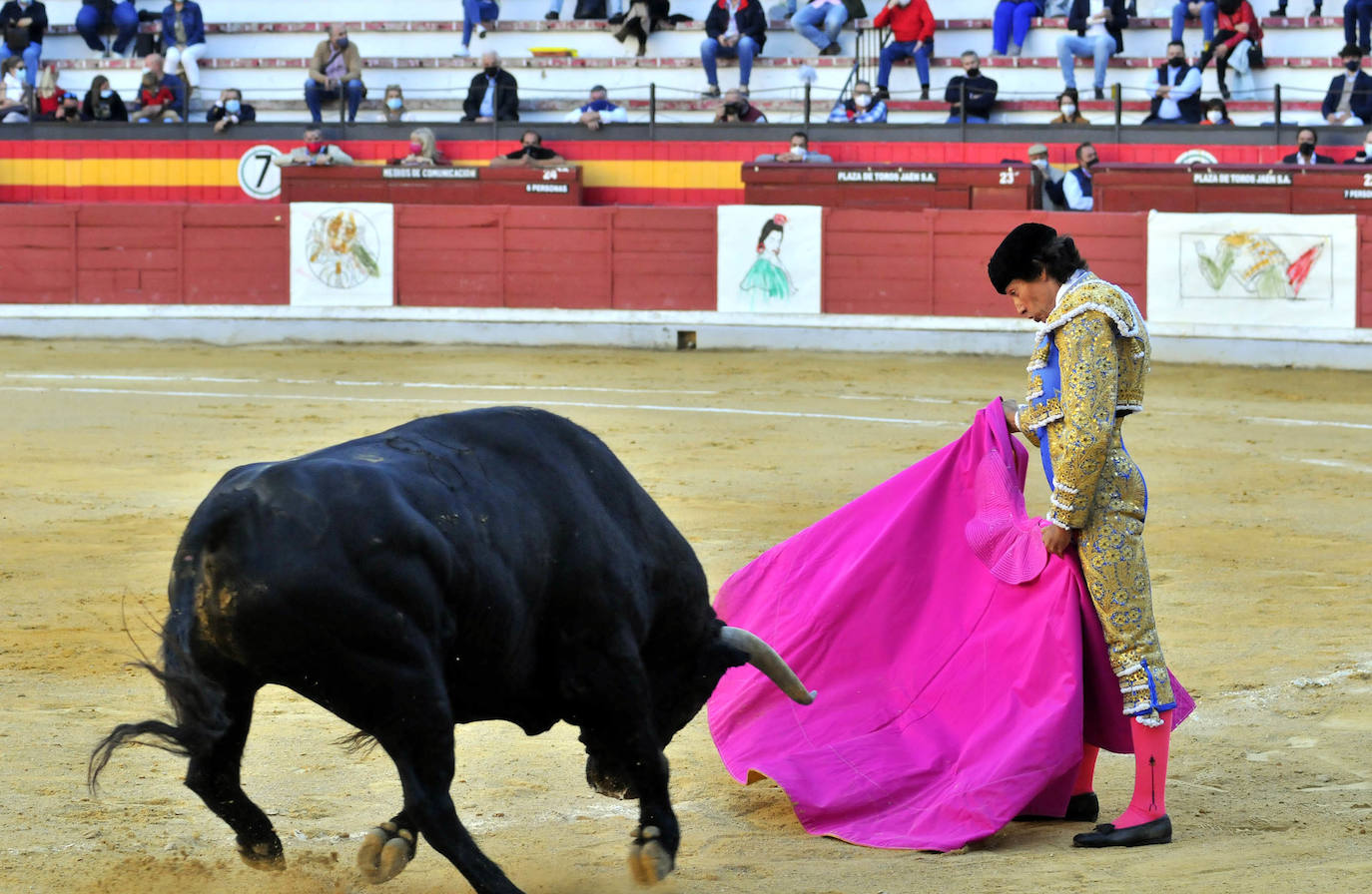 El torero Curro Díaz durante una de sus faenas. 