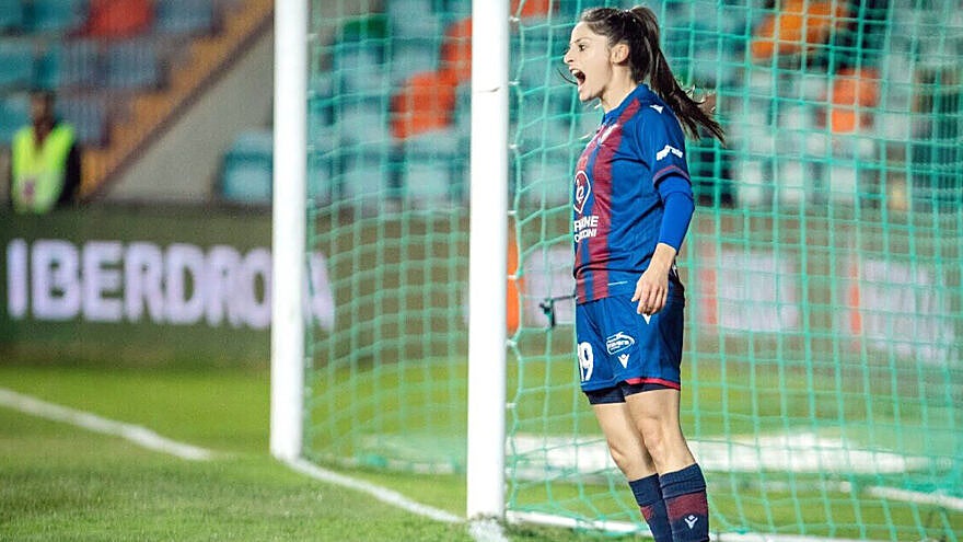 Esther González apuntala la delantera de la Selección, para el partido ante República Checa