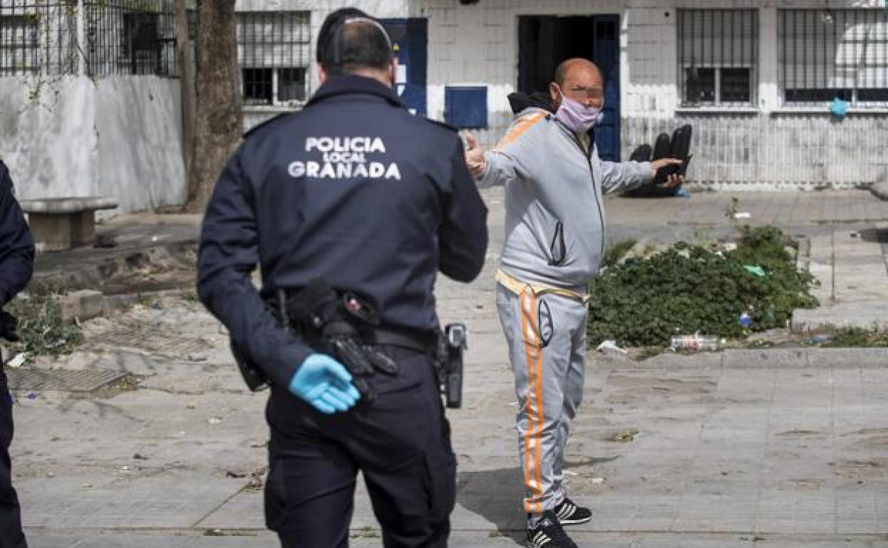 bulo policia no entrar casas positivos coronavirus