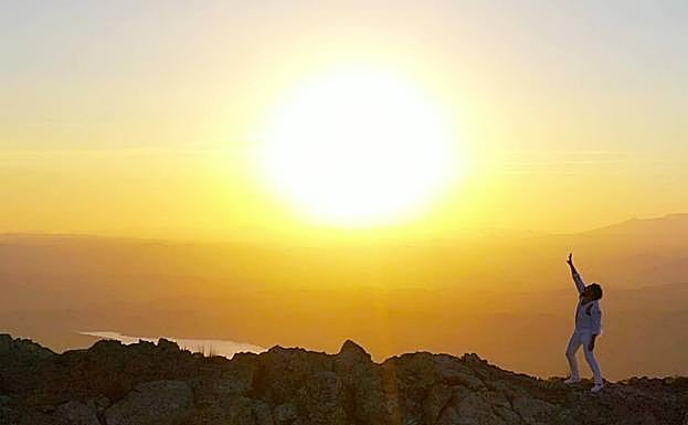 Los atardeceres son uno de los grandes atractivos del Geoparque y del vídeo clip 'Madre Tierra'. 