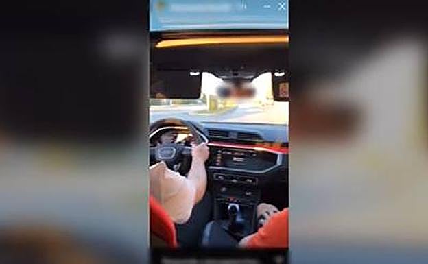 Dos jóvenes de Granada se exhiben en las redes sociales conduciendo a 140 por una calle con límite de 20