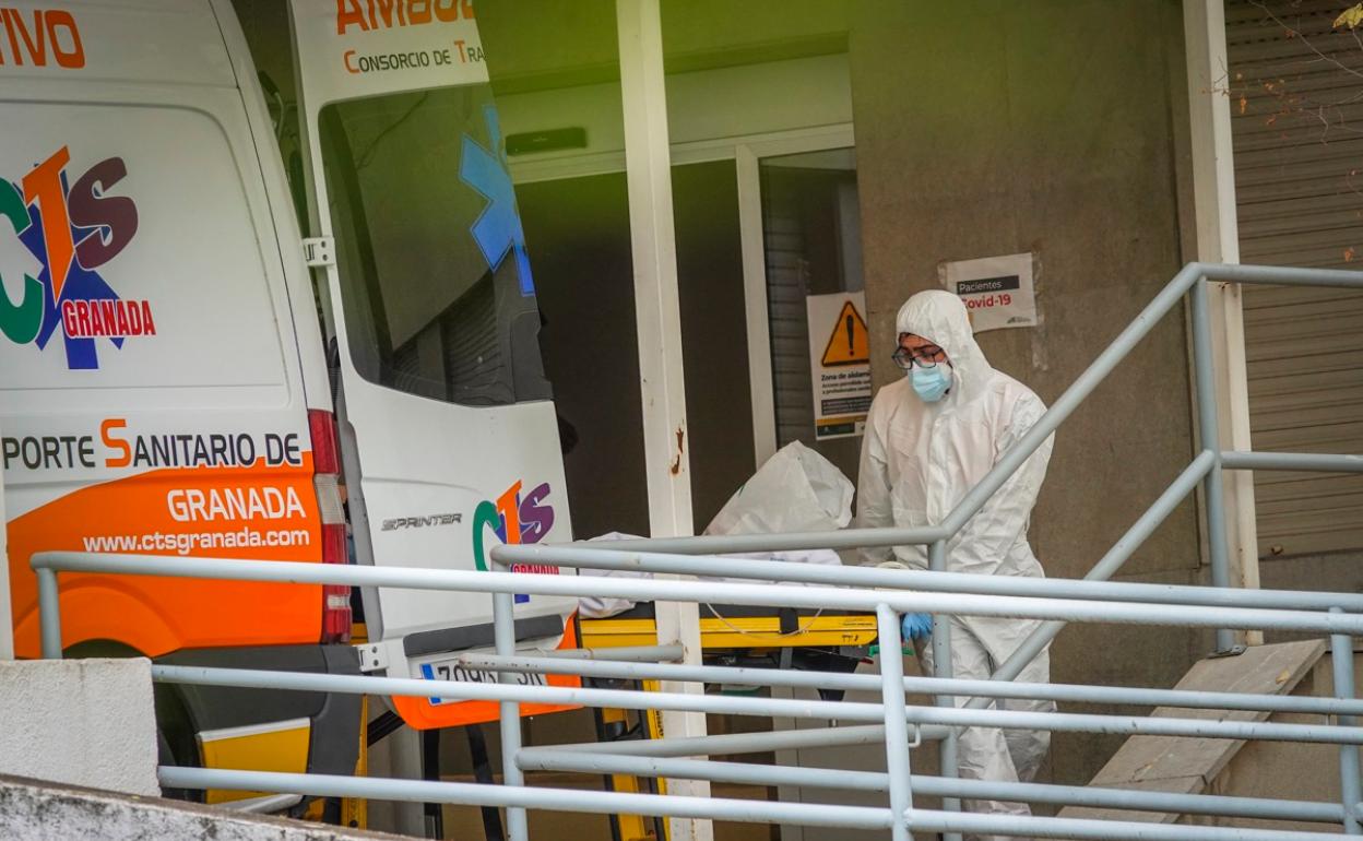 Coronavirus en Granada |  Los pacientes Covid vuelven al antiguo Clínico ante la congestión de los hospitales