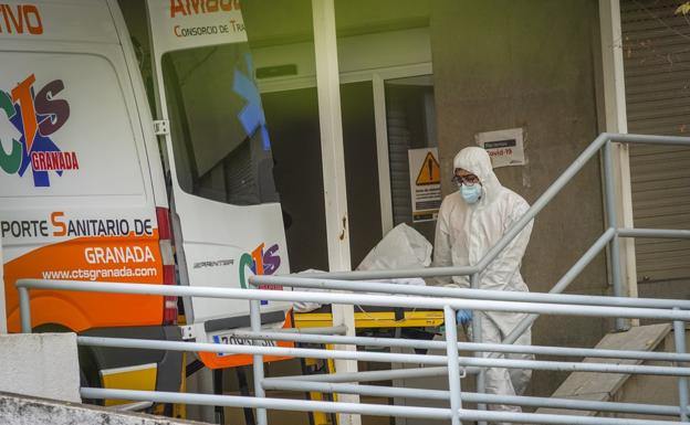 Los pacientes Covid vuelven al antiguo Clínico de Granada ante la congestión de los hospitales