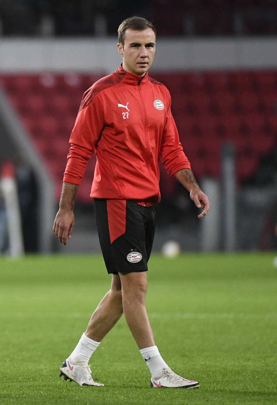 El encuentro se celebra en el en el Philips Stadion.