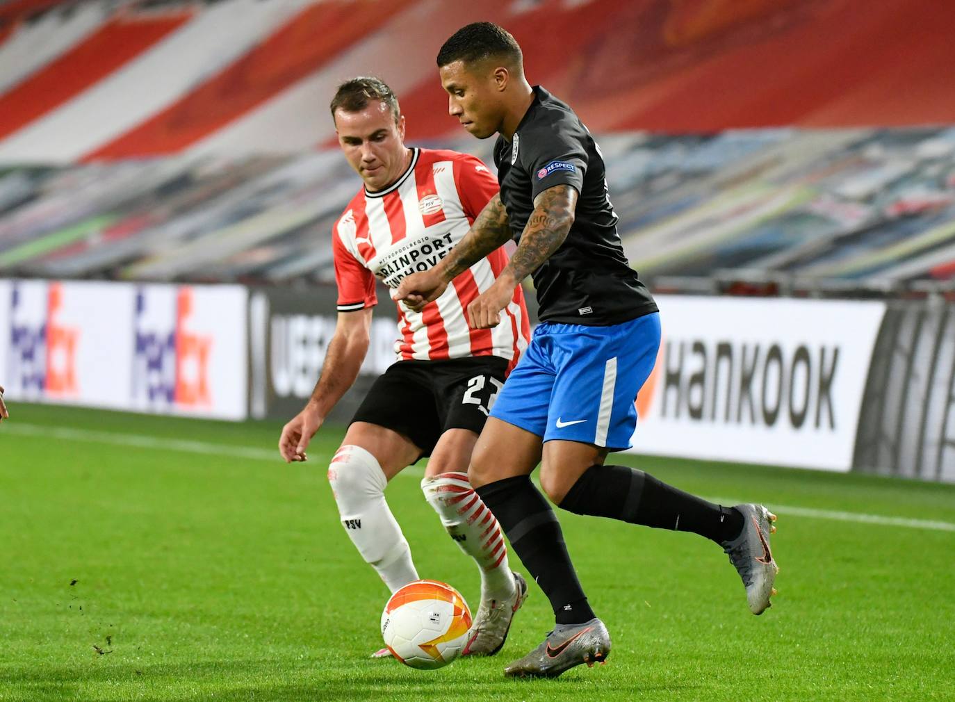 El encuentro se celebra en el en el Philips Stadion.