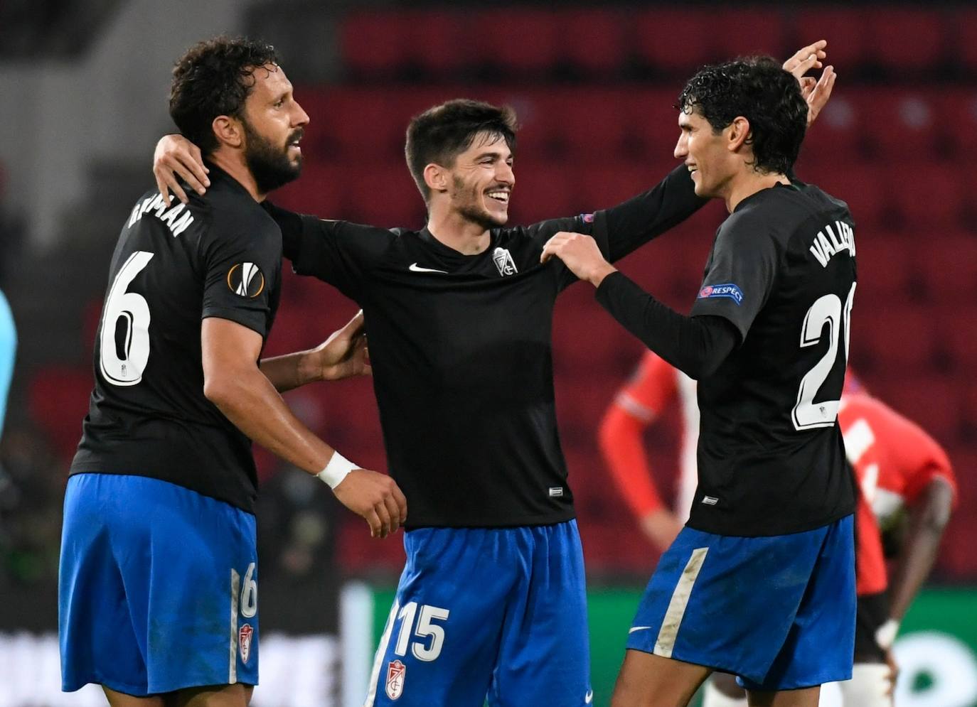 El encuentro se celebra en el en el Philips Stadion.