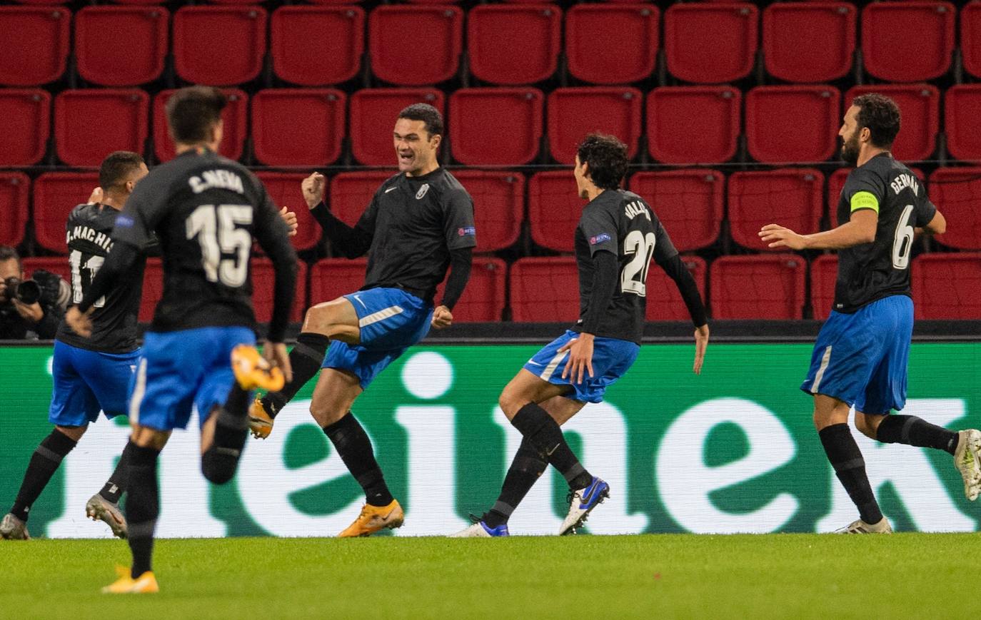 El encuentro se celebra en el en el Philips Stadion.