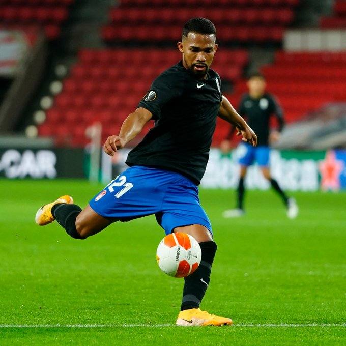 El encuentro se celebra en el en el Philips Stadion.