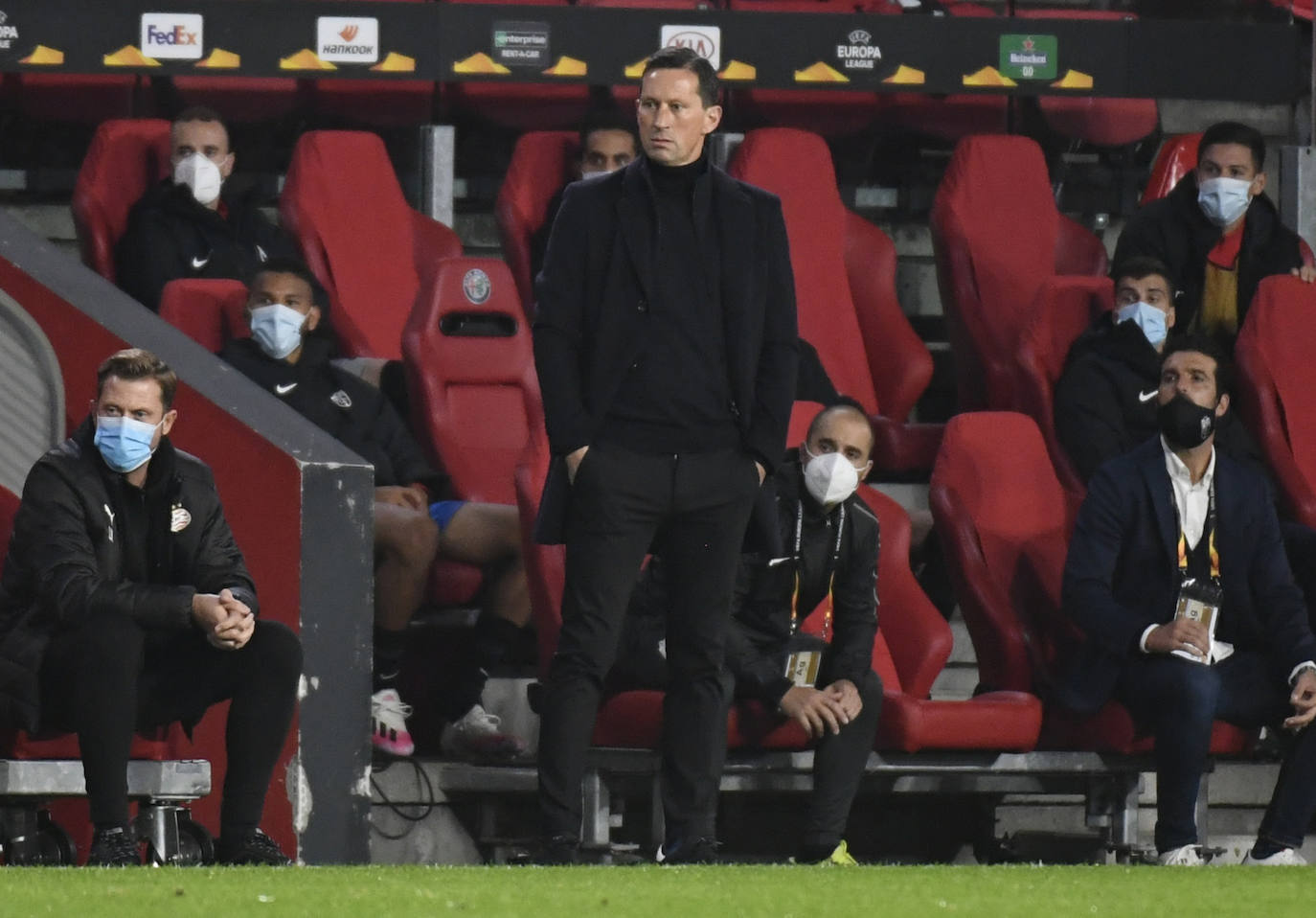 El encuentro se celebra en el en el Philips Stadion.