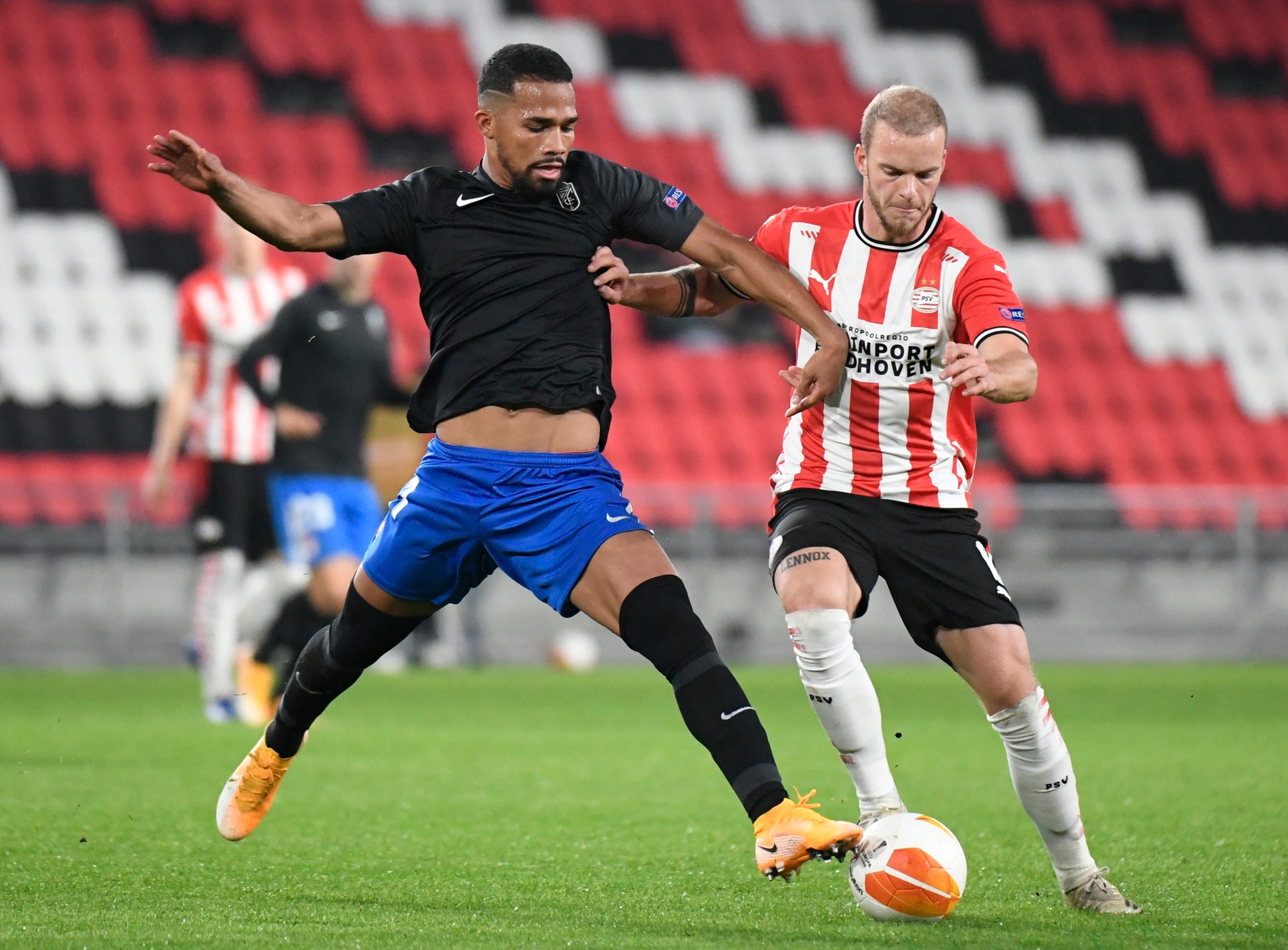 El encuentro se celebra en el en el Philips Stadion.