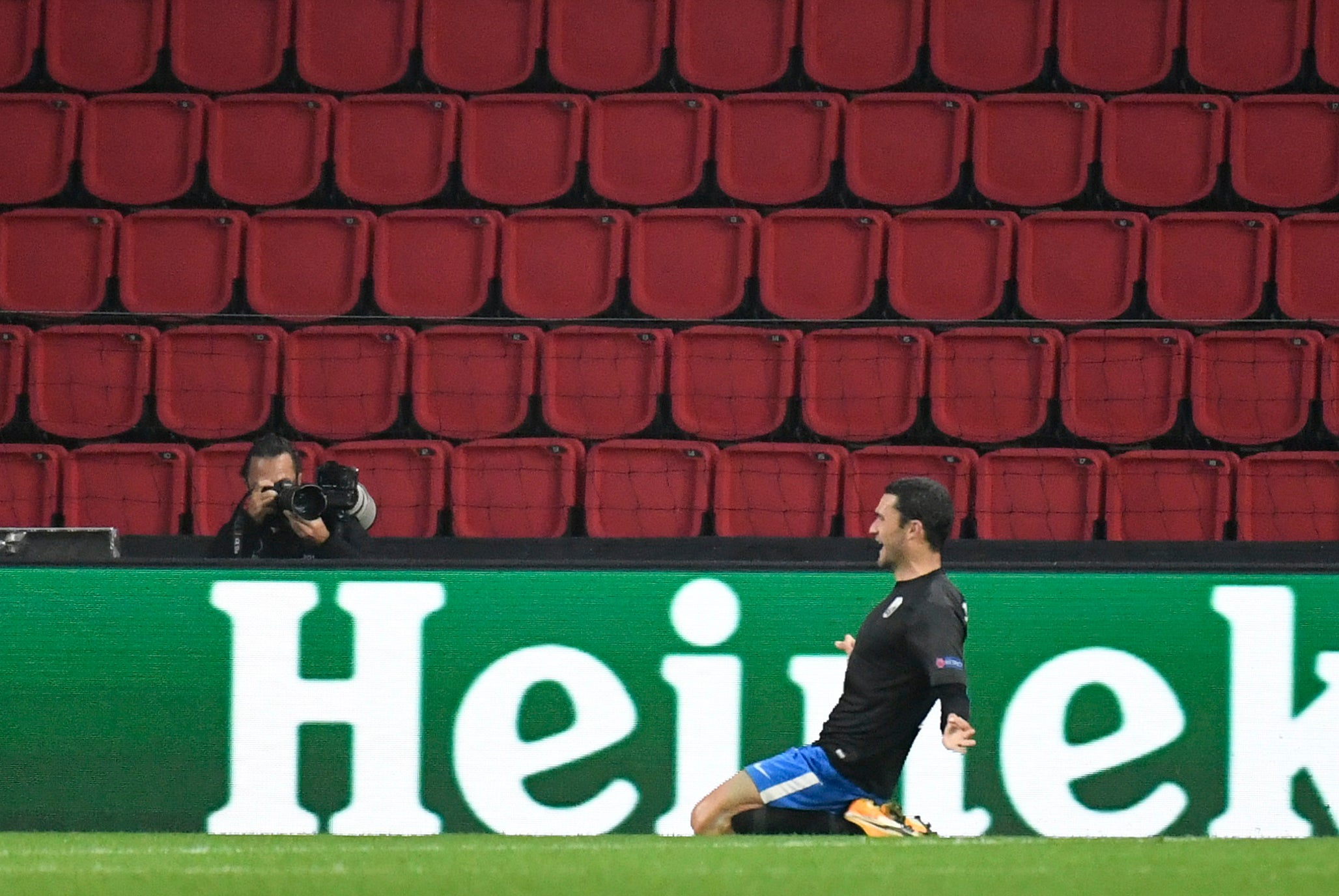 El encuentro se celebra en el en el Philips Stadion.