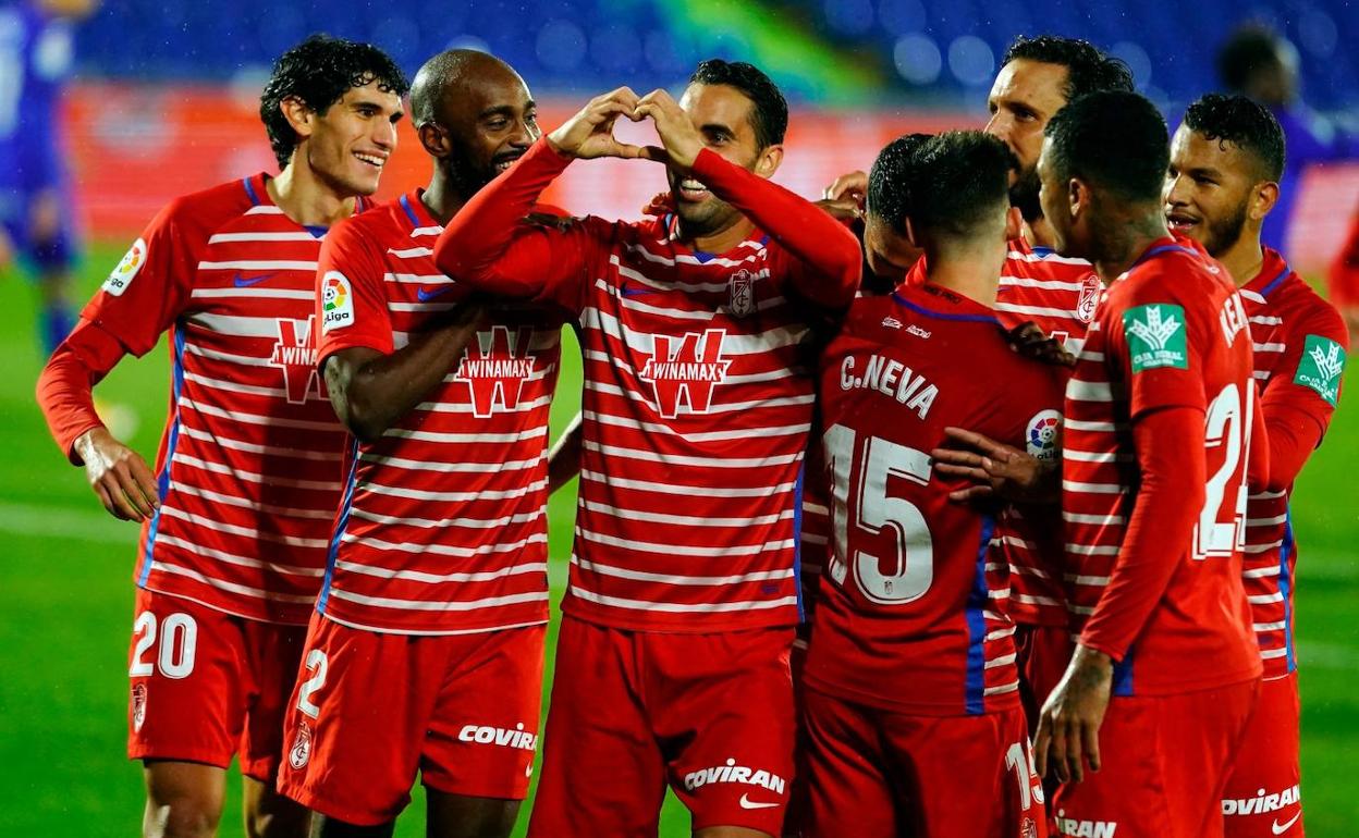Ángel Montoro celebra su gol en Getafe dibujando un corazón con sus manos. 