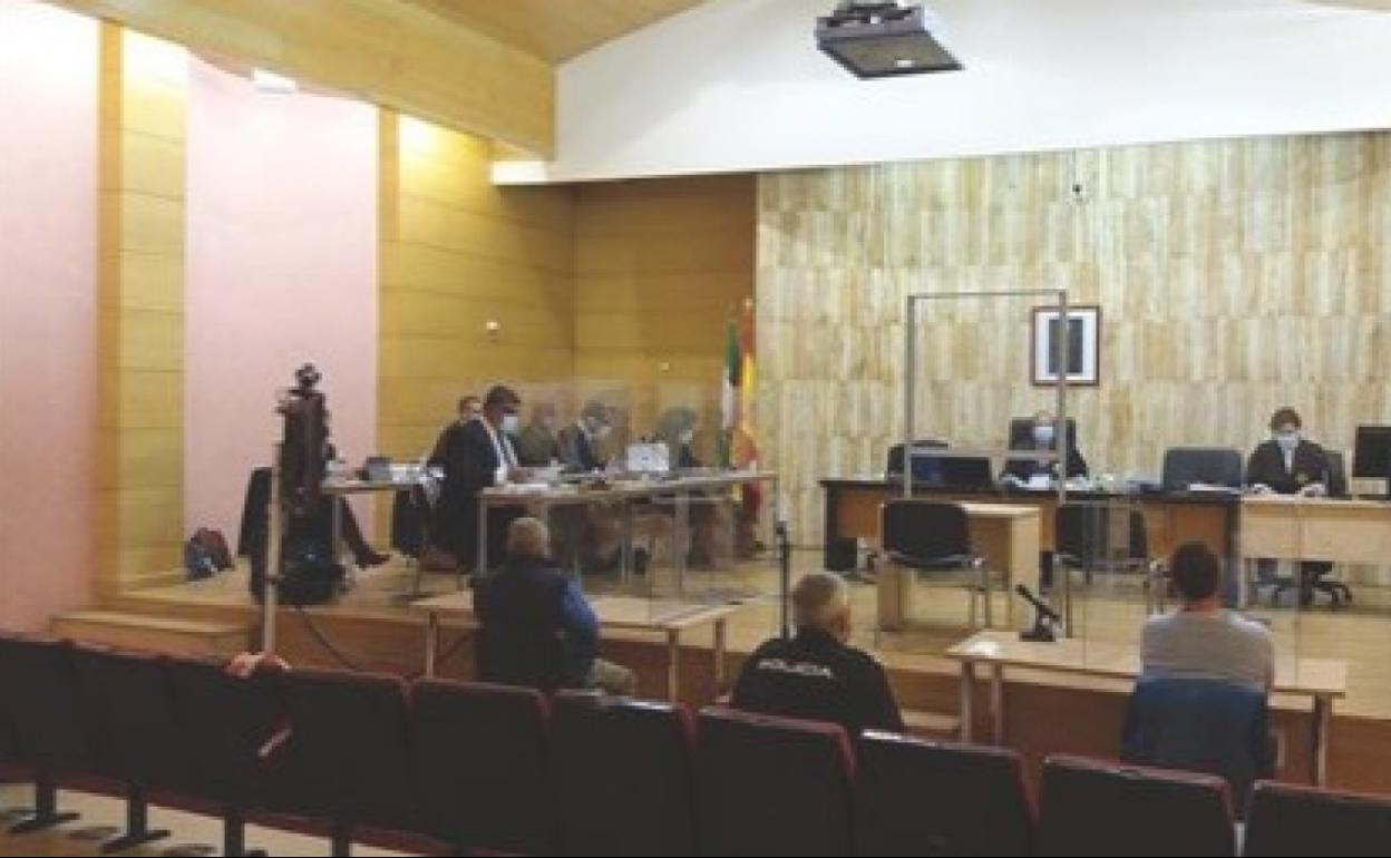 El acusado de matar y enterrar a su mujer en Guadix reconoce que le atacó con un puño y un martillo: «Si no me pega, no hubiera pasado nada»