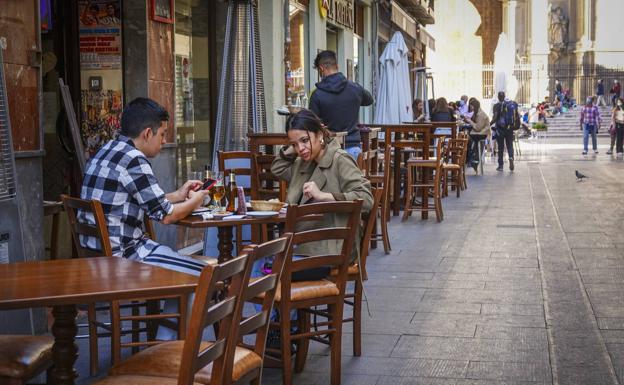 Bares y restaurantes piden a la Junta cerrar a las 00 horas: «Daríamos la cena y no afectaría en nada a los rebrotes»